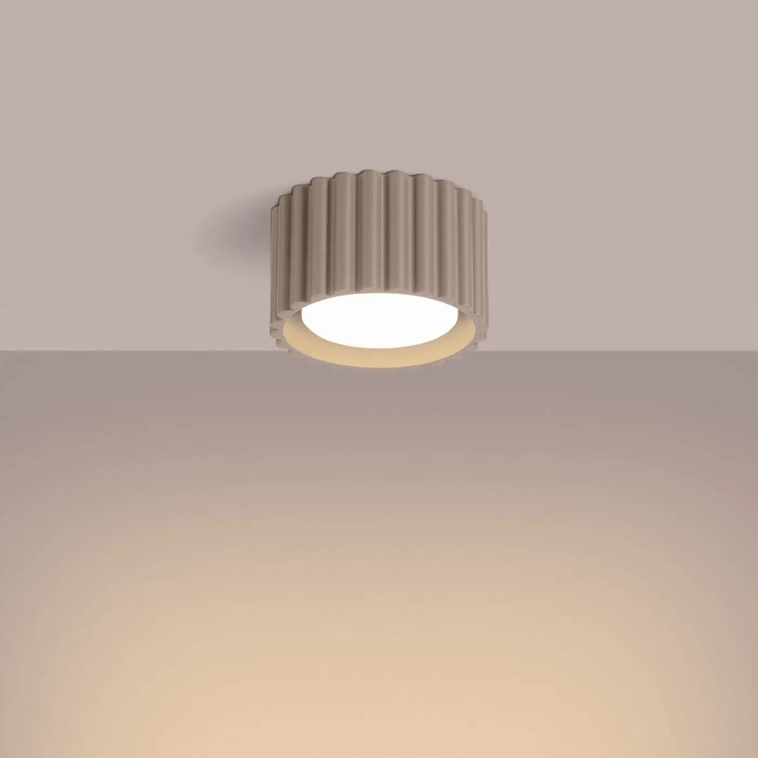 Luminaire plafonnier aura 1 taupe beige avec forme unique inspirée cylindrique et lumière chaude diffuse