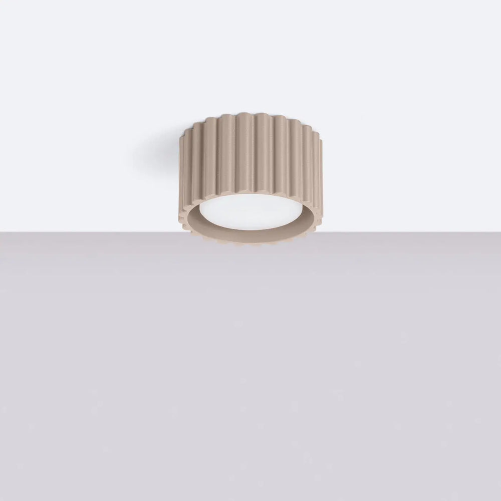 Luminaire plafonnier aura 1 taupe beige en forme unique inspirée avec design moderne et revêtement côtelé