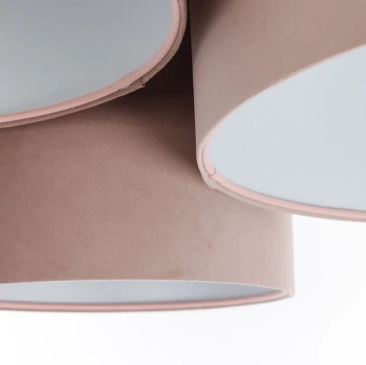 Luminaire plafonnier trio jasmin avec tissu rose pastel asymétrique et finition mate douce avec doublure blanche