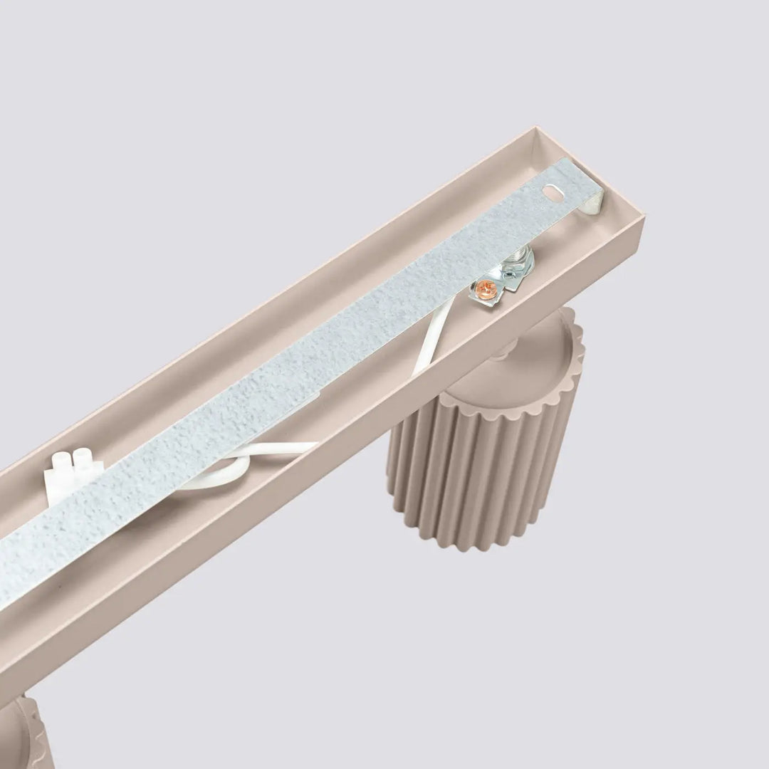 Plafonnier karbon allie beige avec tête cylindrique nervurée et support métallique pour ampoules gu10 interchangeables design minimaliste