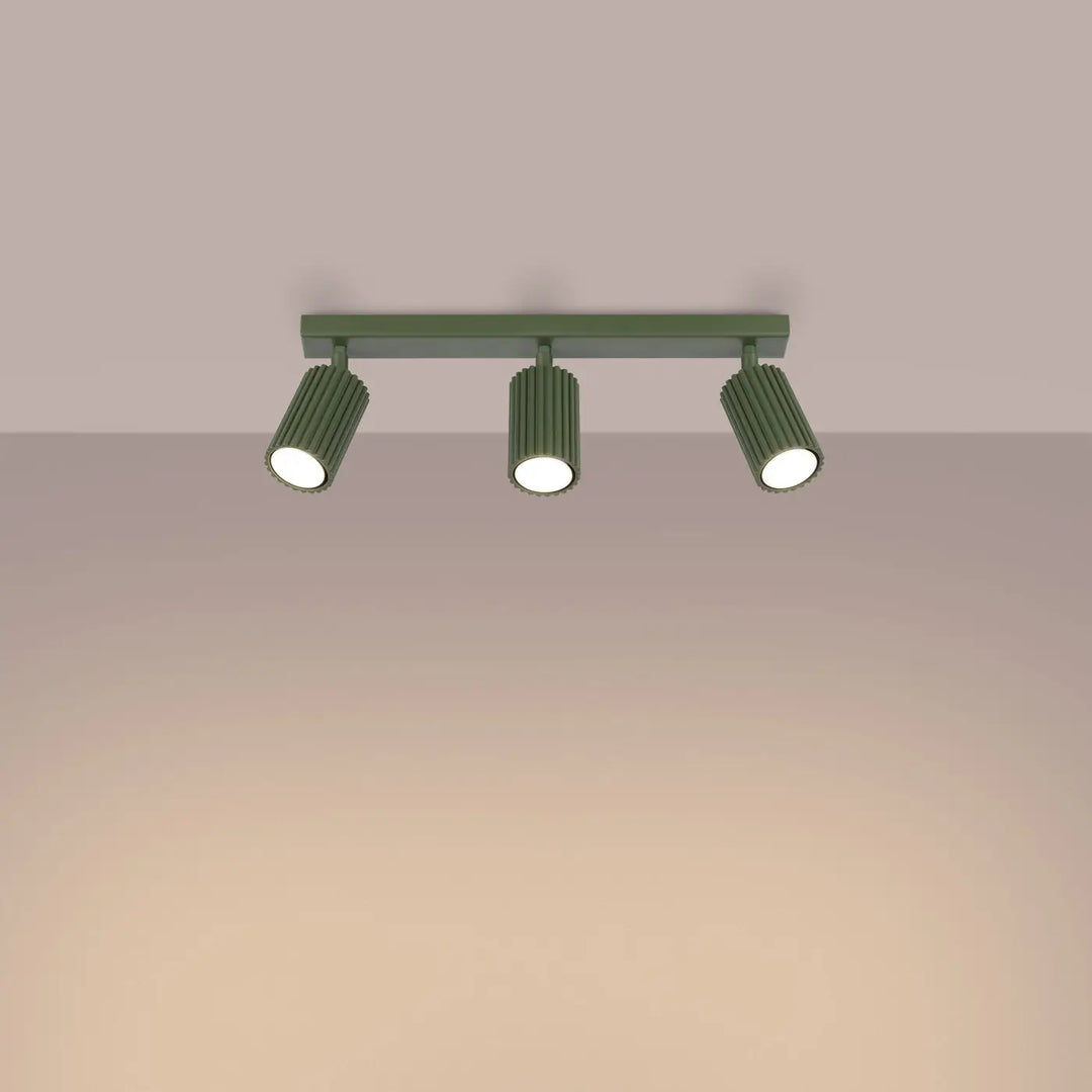 Plafonnier karbon allie en métal vert olive avec trois spots cylindriques à ampoules gu10 interchangeables design minimaliste
