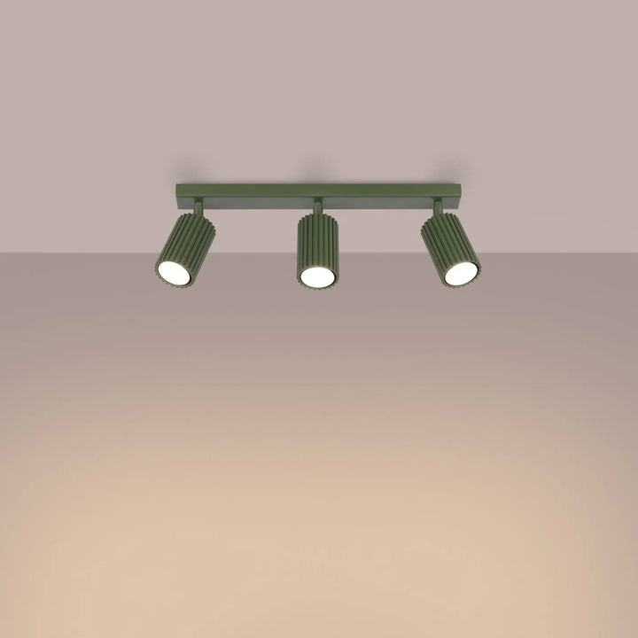 Plafonnier karbon allie en métal vert olive avec trois spots cylindriques à ampoules gu10 interchangeables design minimaliste