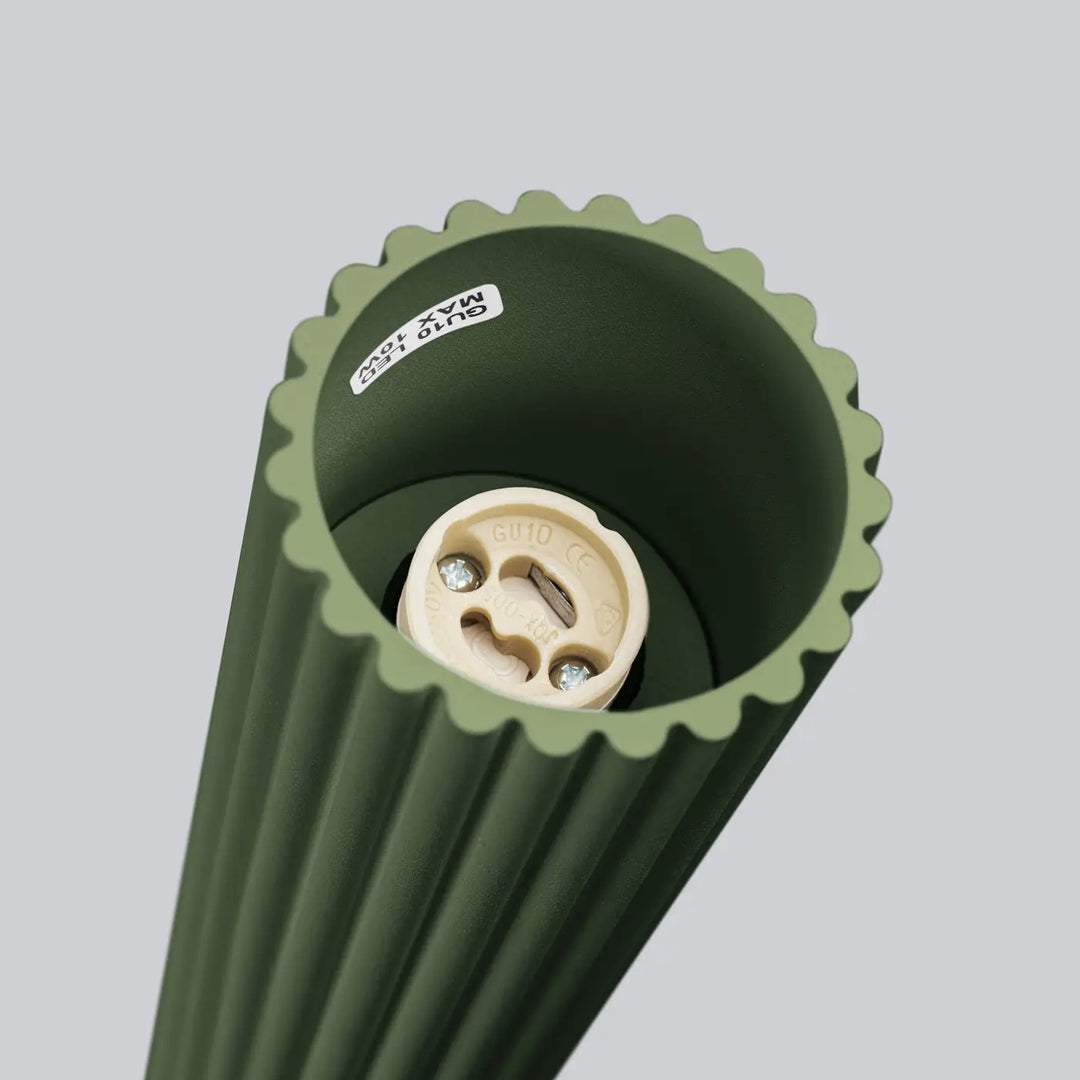 Plafonnier karbon allie vert olive avec abat-jour cannelé et douille e27 beige design minimaliste