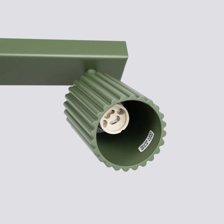 Plafonnier karbon allie en vert olive avec finition matte et douille e27 visible design minimaliste et ampoules gu10 interchangeables