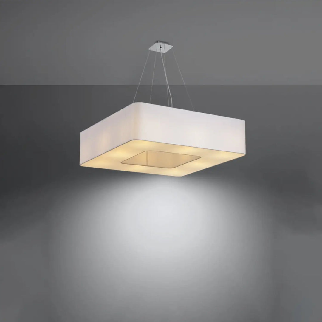 Lustre blanc allumé