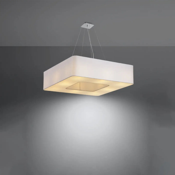 Lustre blanc allumé