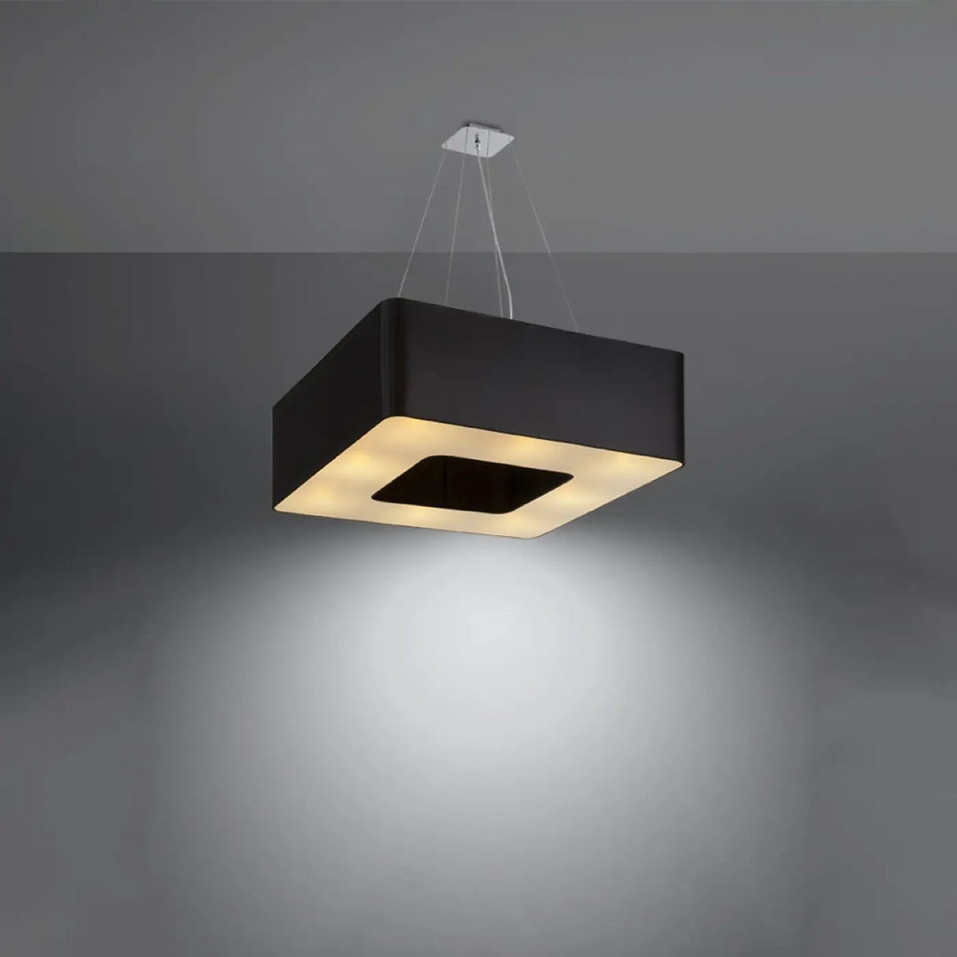 Lustre noir allumé