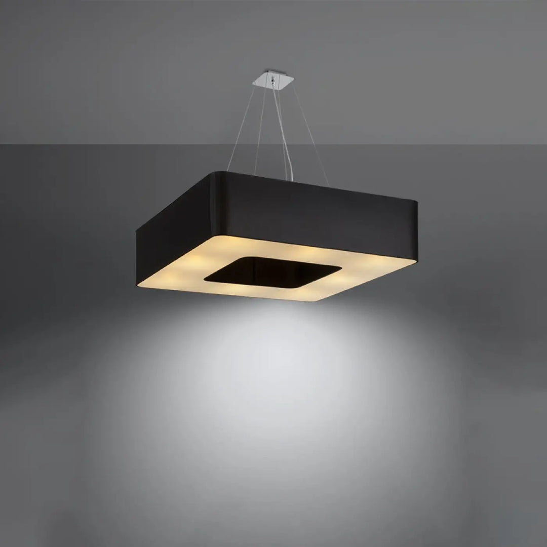 Lustre noir allumé