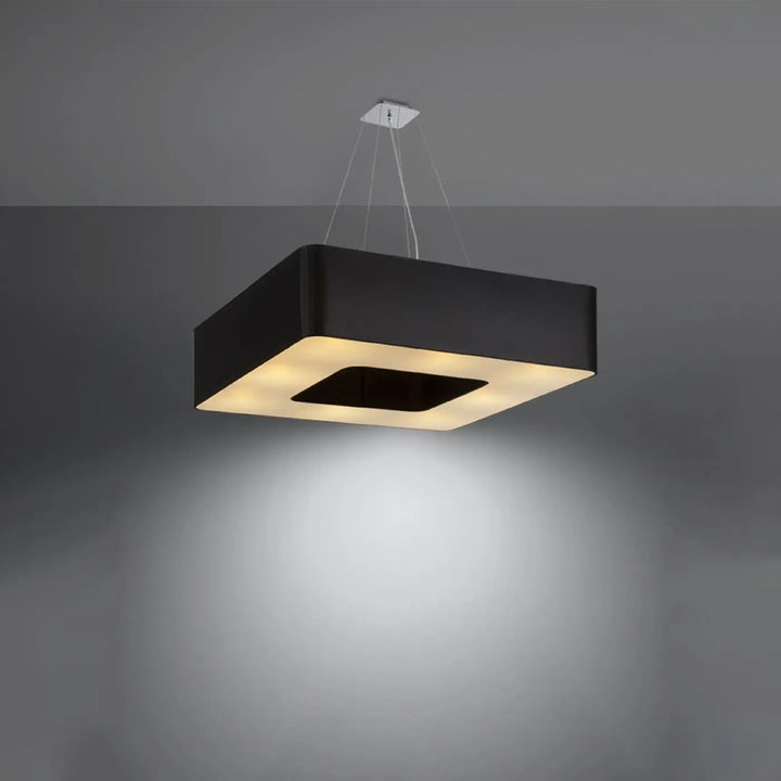 Lustre noir allumé