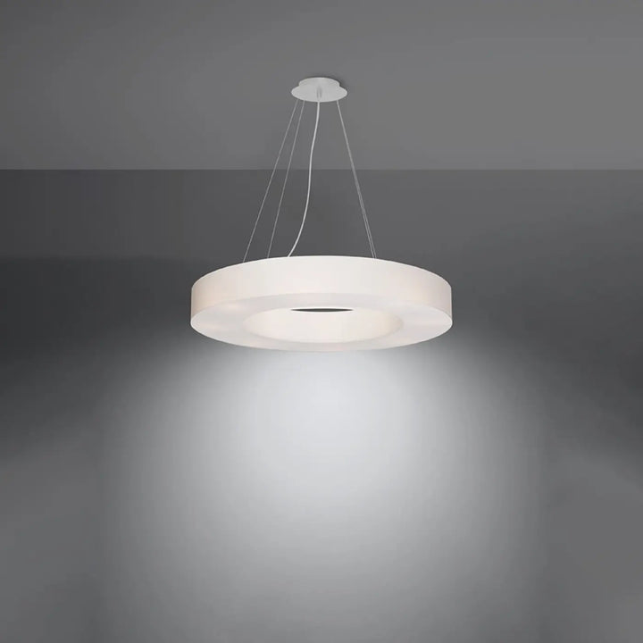 Lustre abat-jour rond blanc allumé
