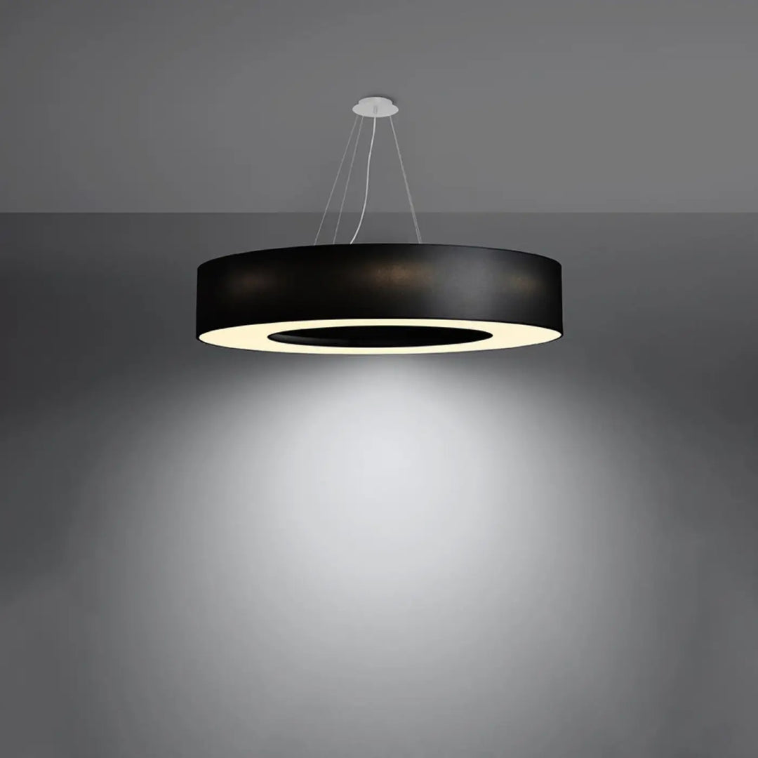 Lustre abat-jour rond noir allumé