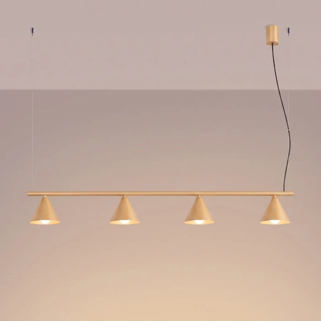 Lustre doré allumé