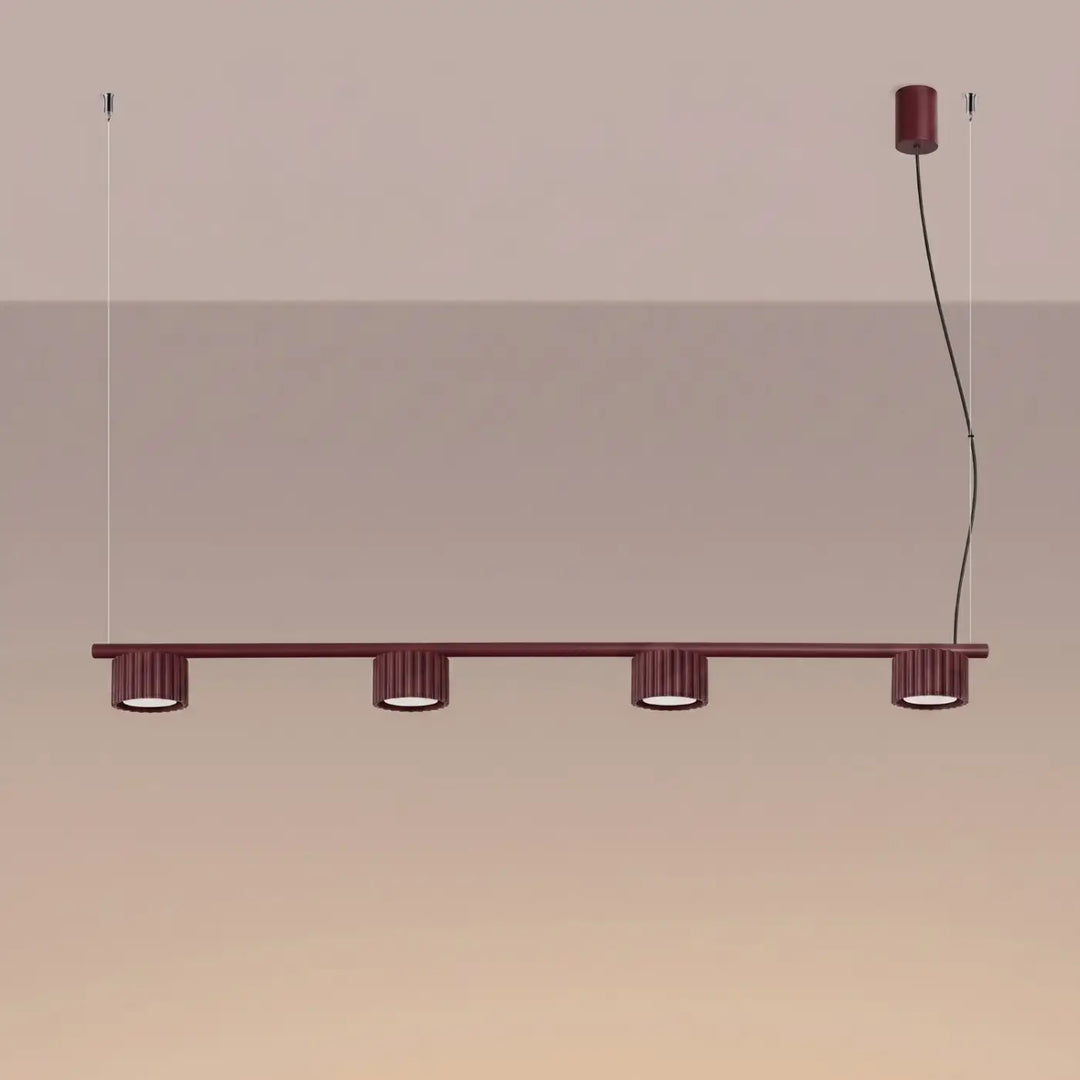 Lustre bordeaux allumé
