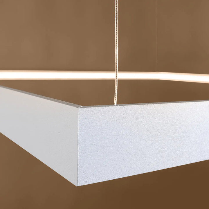 Lustre carré NELYA blanc allumée, détail du profilé