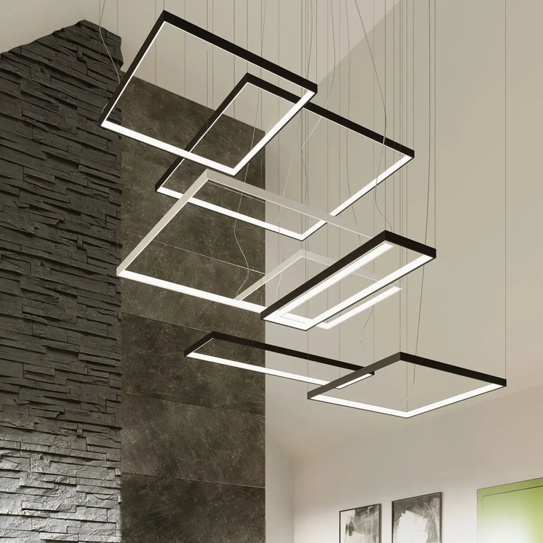 Lustre carré NELYA noir dans un intérieur, vue rapprochée