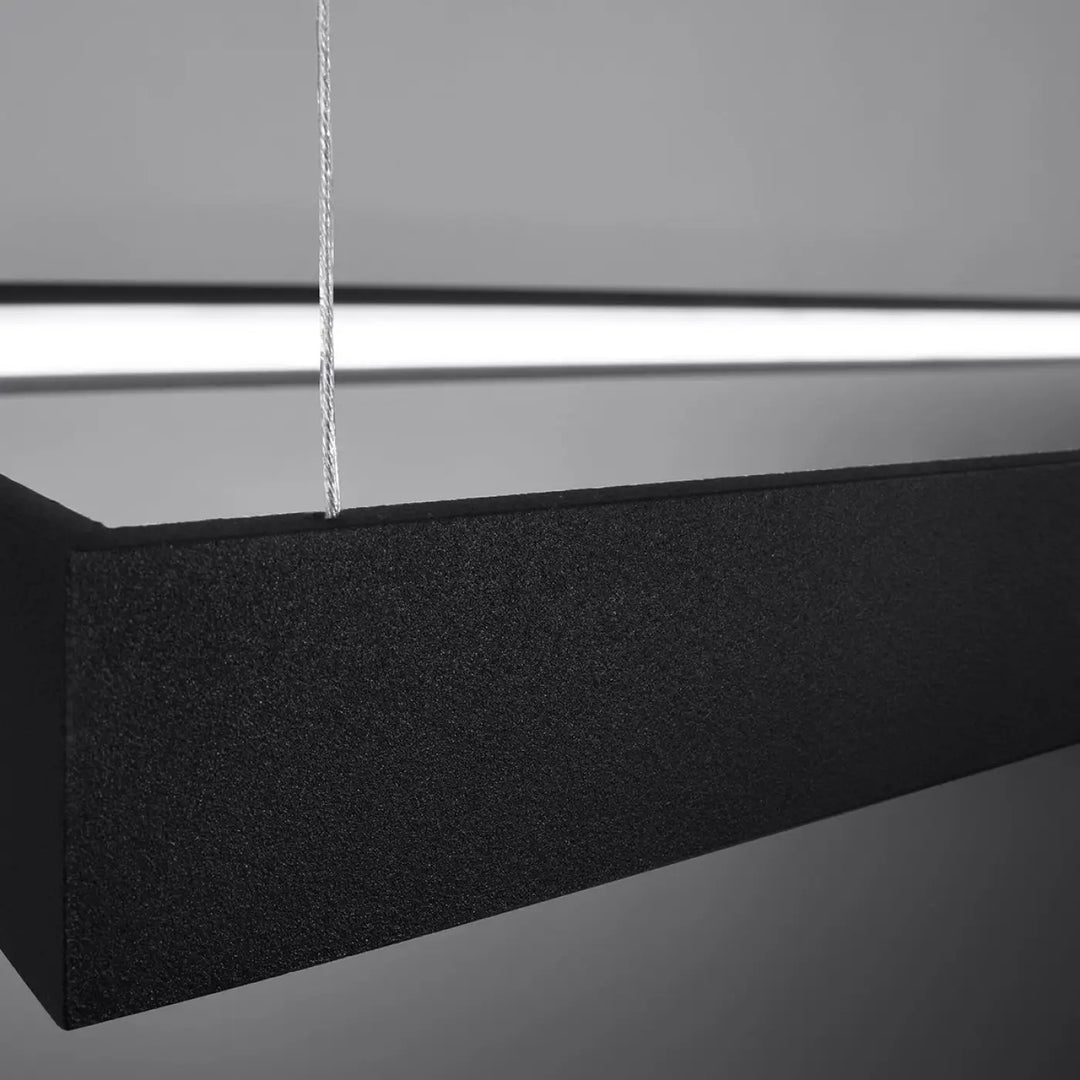 Lustre rectangulaire TUULA noir éteinte, détail du profilé