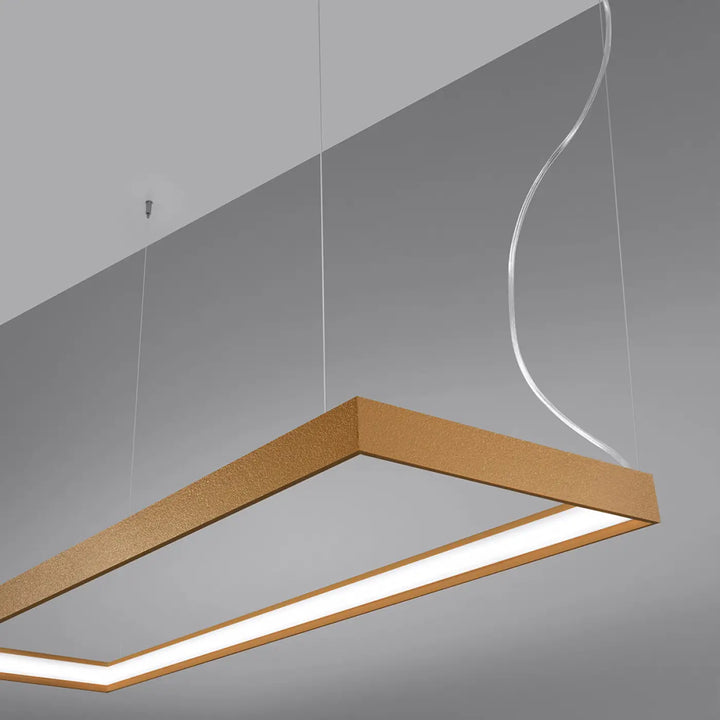 Lustre rectangulaire TUULA doré allumée, vue en perspective