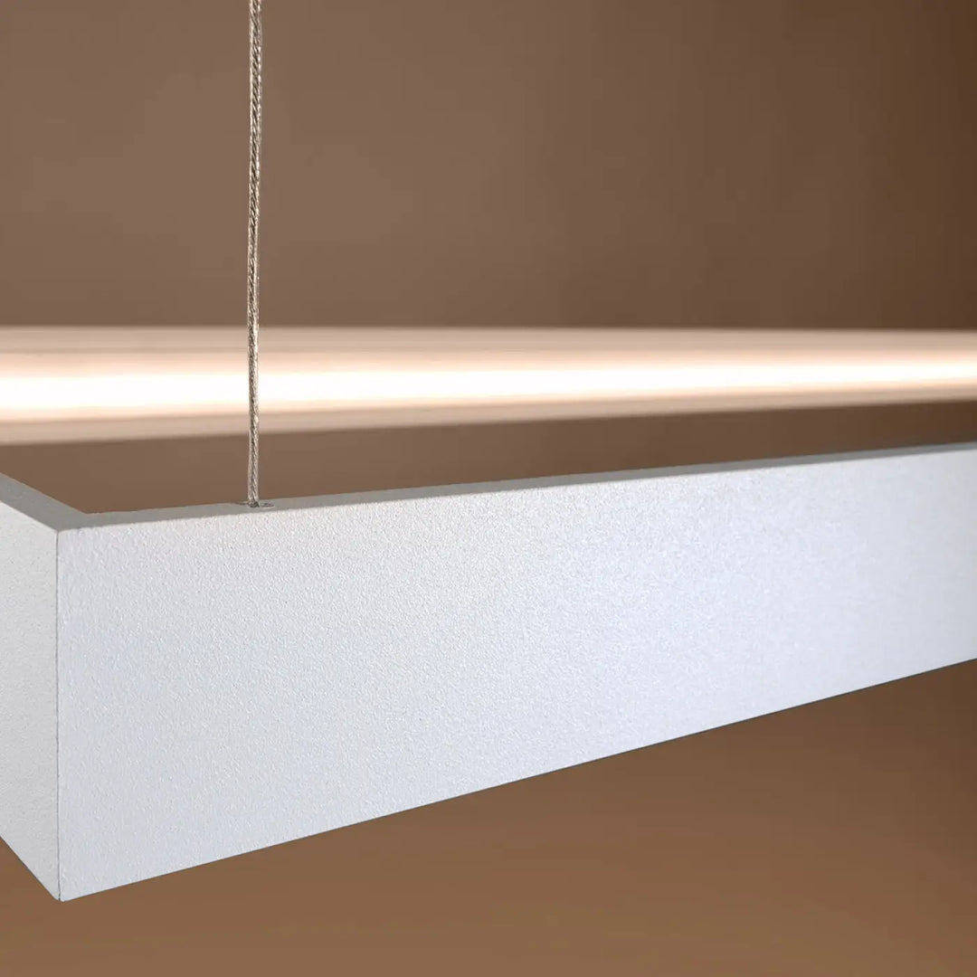 Lustre rectangulaire TUULA blanc allumée, détail du profilé