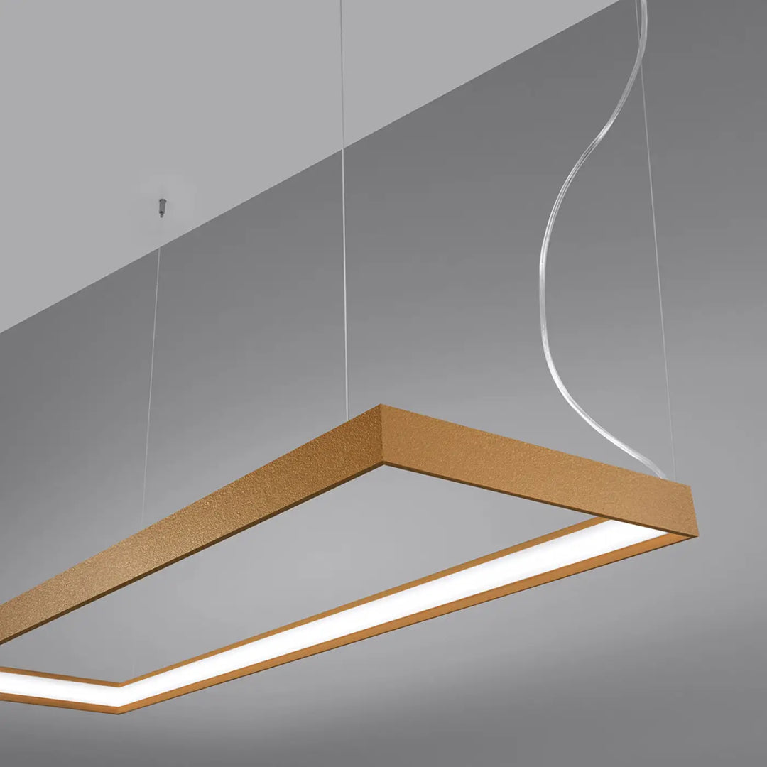 Lustre rectangulaire TUULA doré allumée, vue en perspective