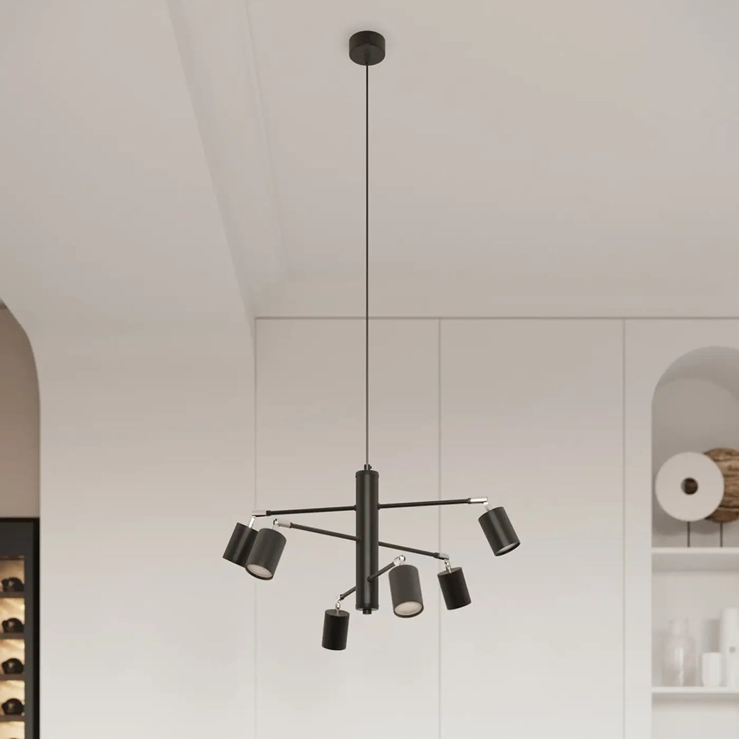 Lustre noir dans un intérieur clair