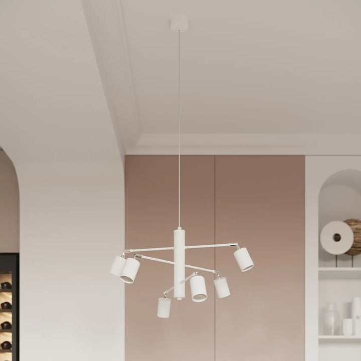 Lustre blanc dans un intérieur clair