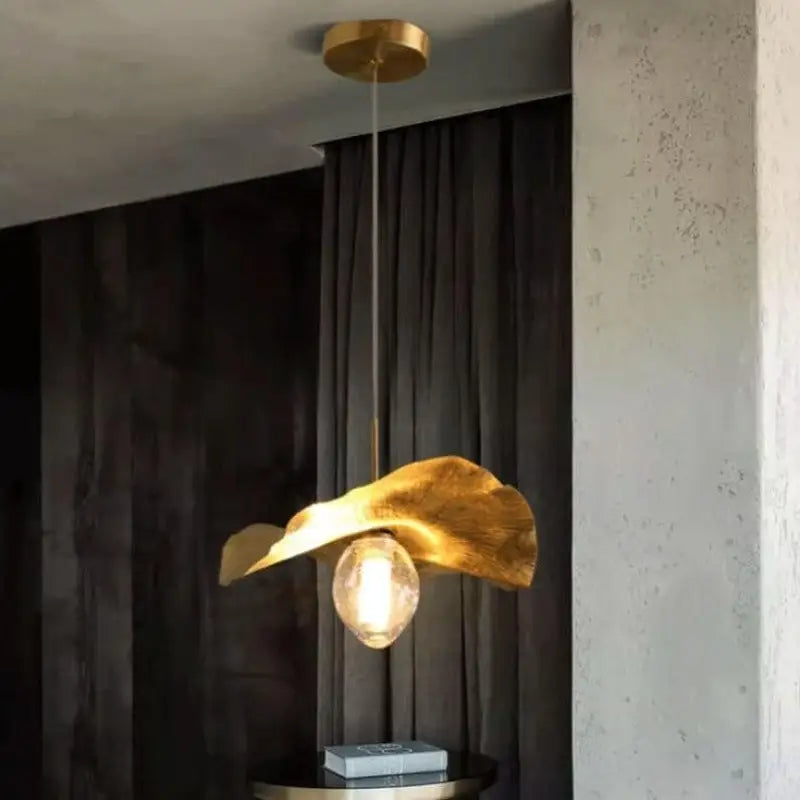 Lustre Suspension Doré Au Design Élégant Et Raffiné