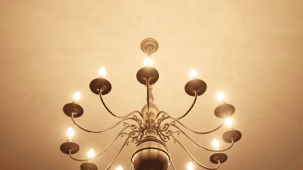 Qu’est-ce qu’un lustre en laiton ?