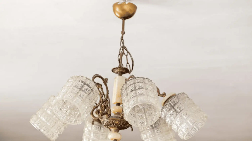 Intégrer un lustre en verre dans votre décoration intérieure
