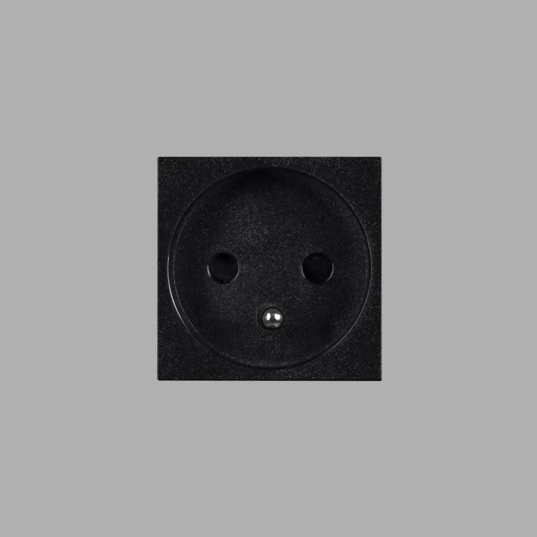 Module prise française type E noir Buster + Punch #couleur_noir