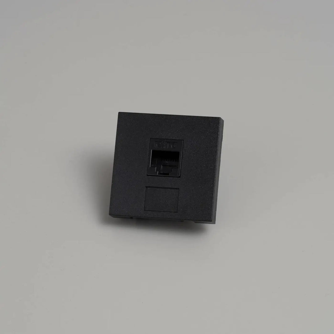 Module RJ45 noir Buster + Punch #couleur_noir