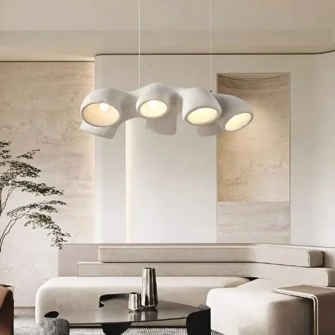 Suspension luminaire lucrecy en céramique blanche moderne avec formes organiques rappelant des nuages et ampoules chaleureuses