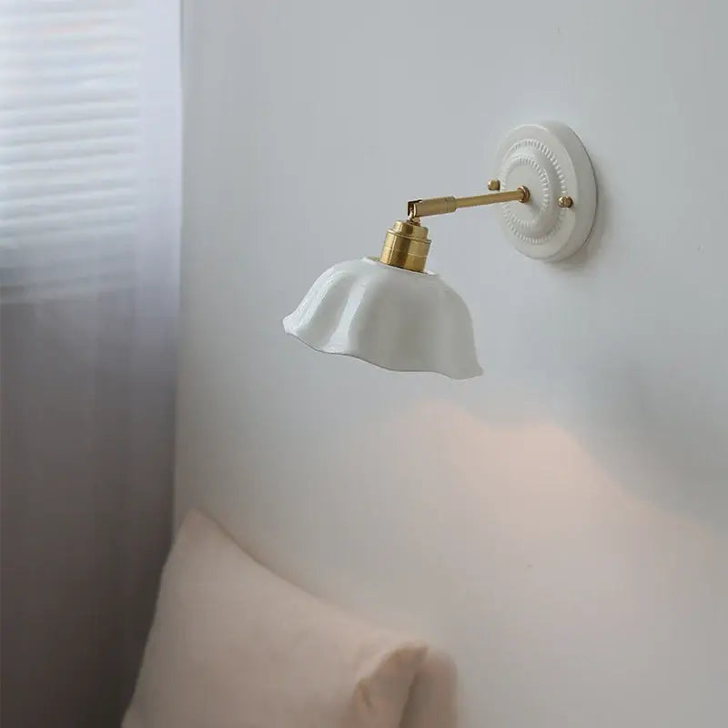 Petite Applique Murale Blanche À L’Effet Céramique Style Élégant
