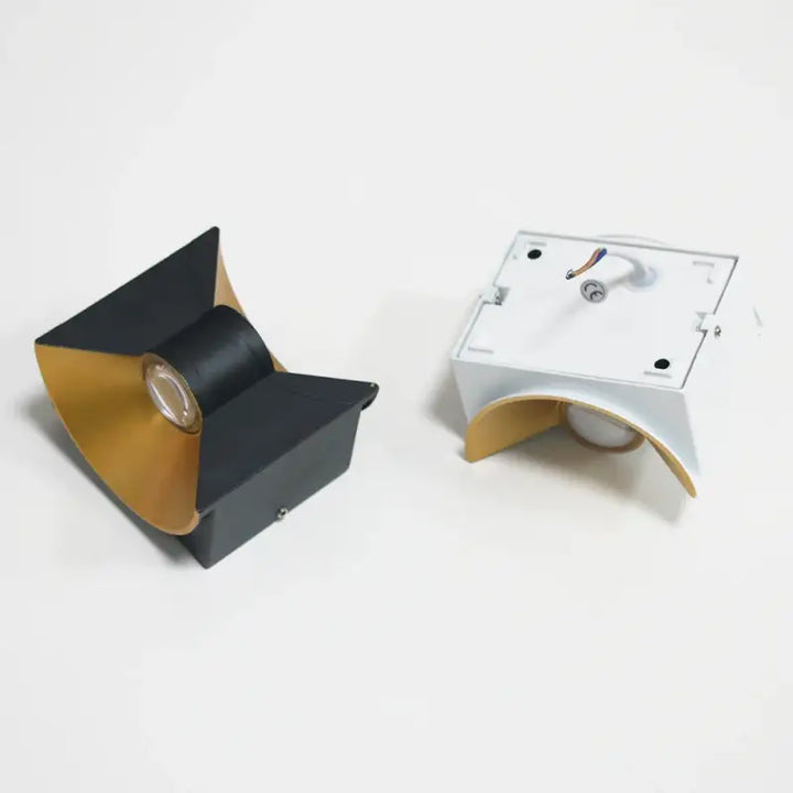 Petite Applique Murale Extérieur Aluminium Incurvée