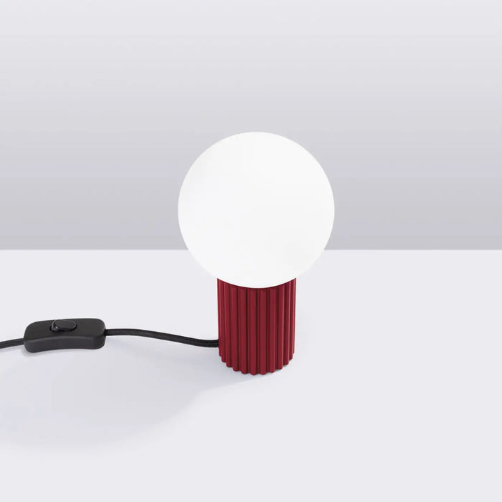 Lampe à poser bordeaux éteinte