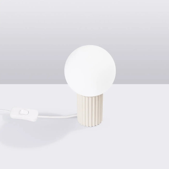 Lampe à poser beige éteinte