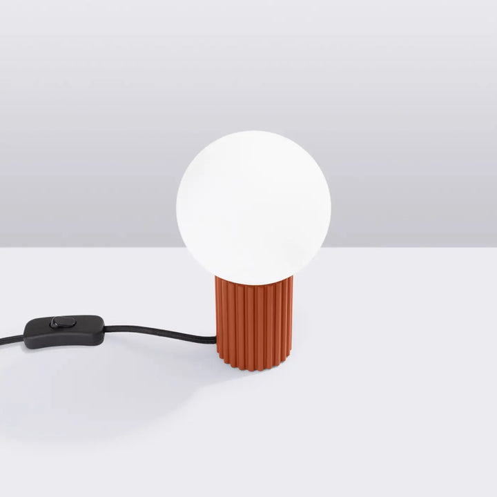 Lampe à poser ocre rouge éteinte