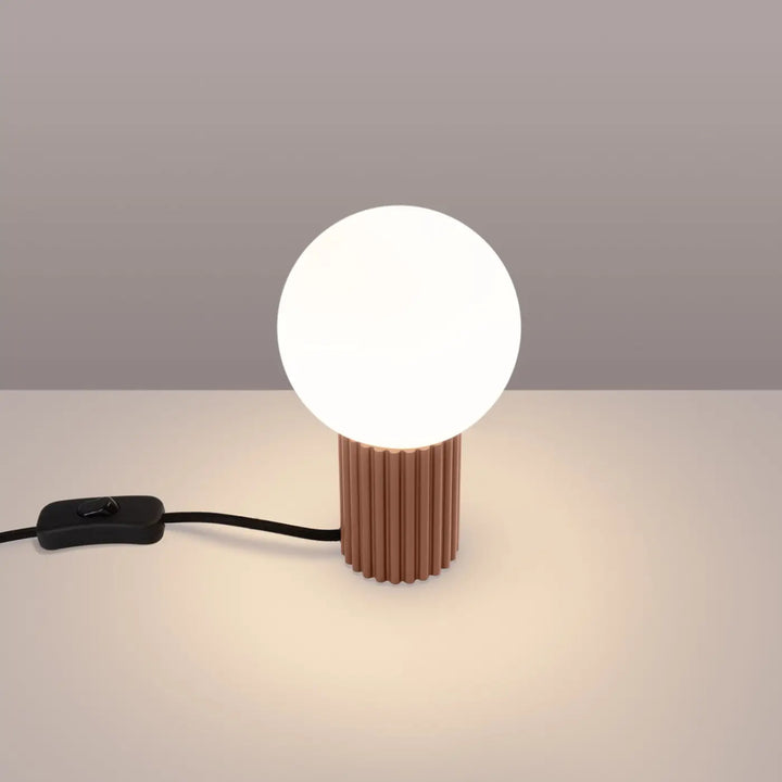 Lampe à poser moka allumée