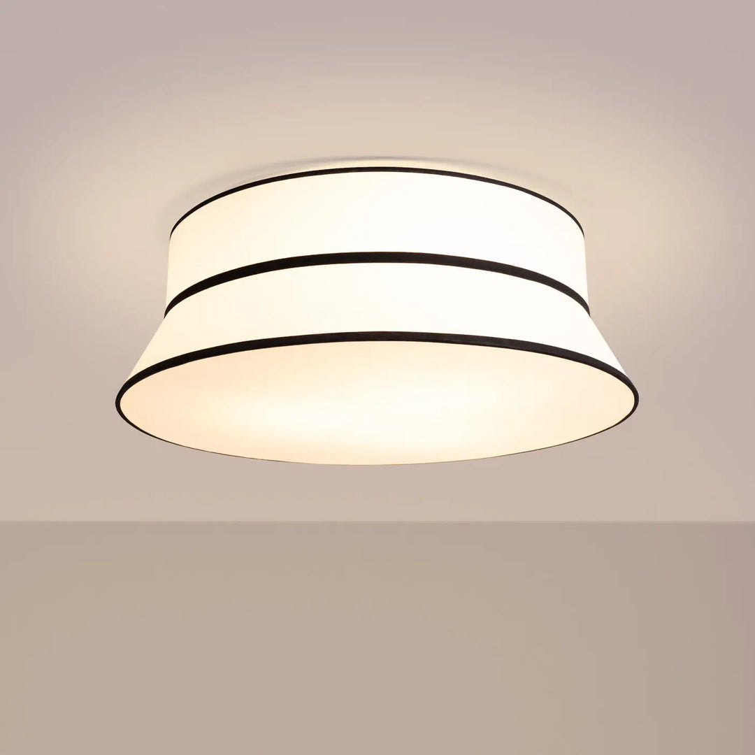 Plafonnier TOP blanc allumée, au plafond