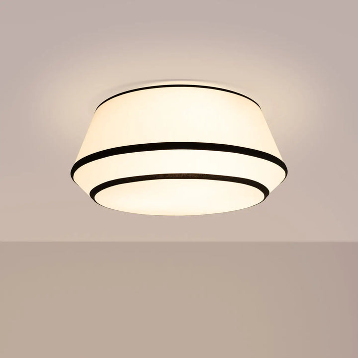 Plafonnier TOP blanc allumée, au plafond