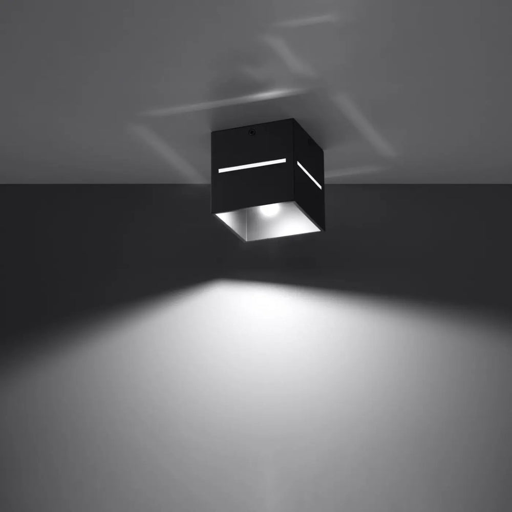 Luminaire plafonnier noir allumé