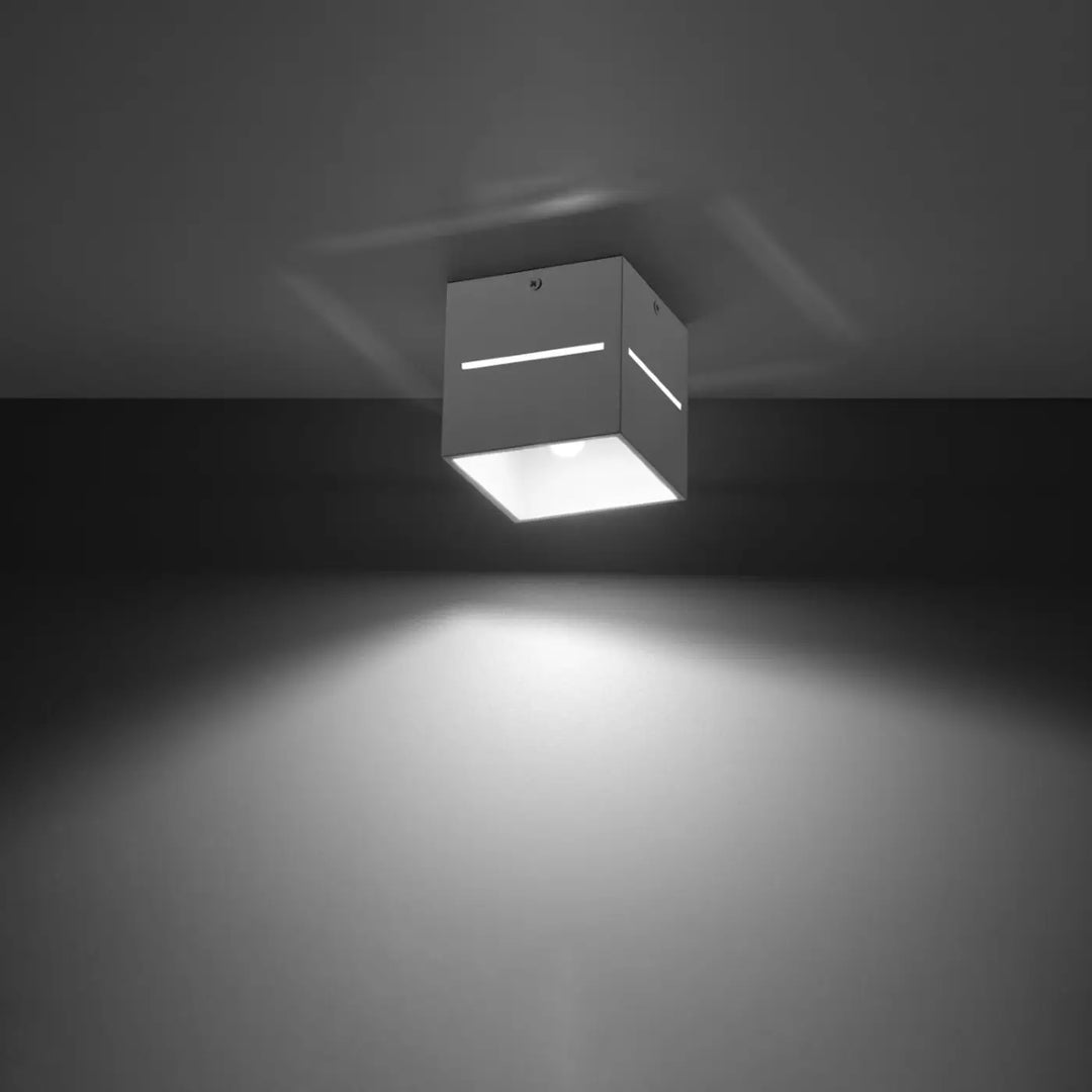Luminaire plafonnier blanc allumé
