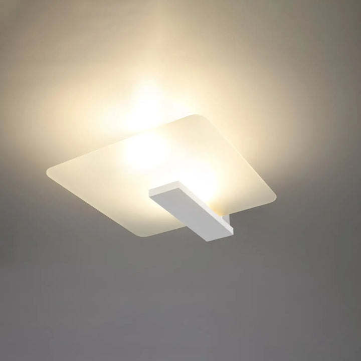 Luminaire plafonnier blanc allumé