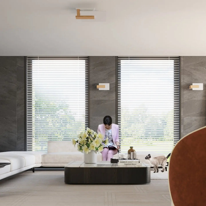 Luminaire plafonnier bois naturel dans un salon