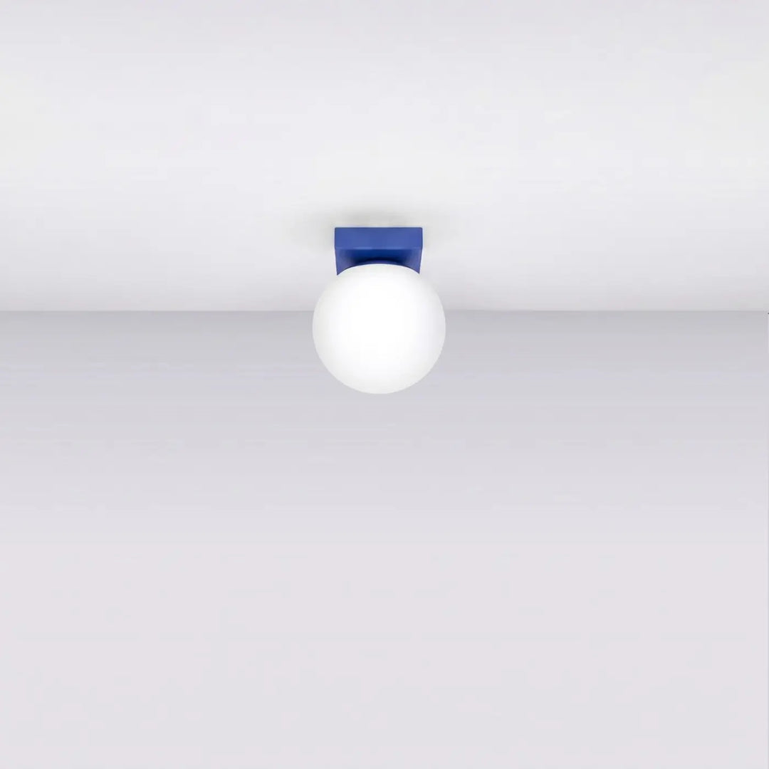 Luminaire Plafonnier outremer éteinte, vue rapprochée