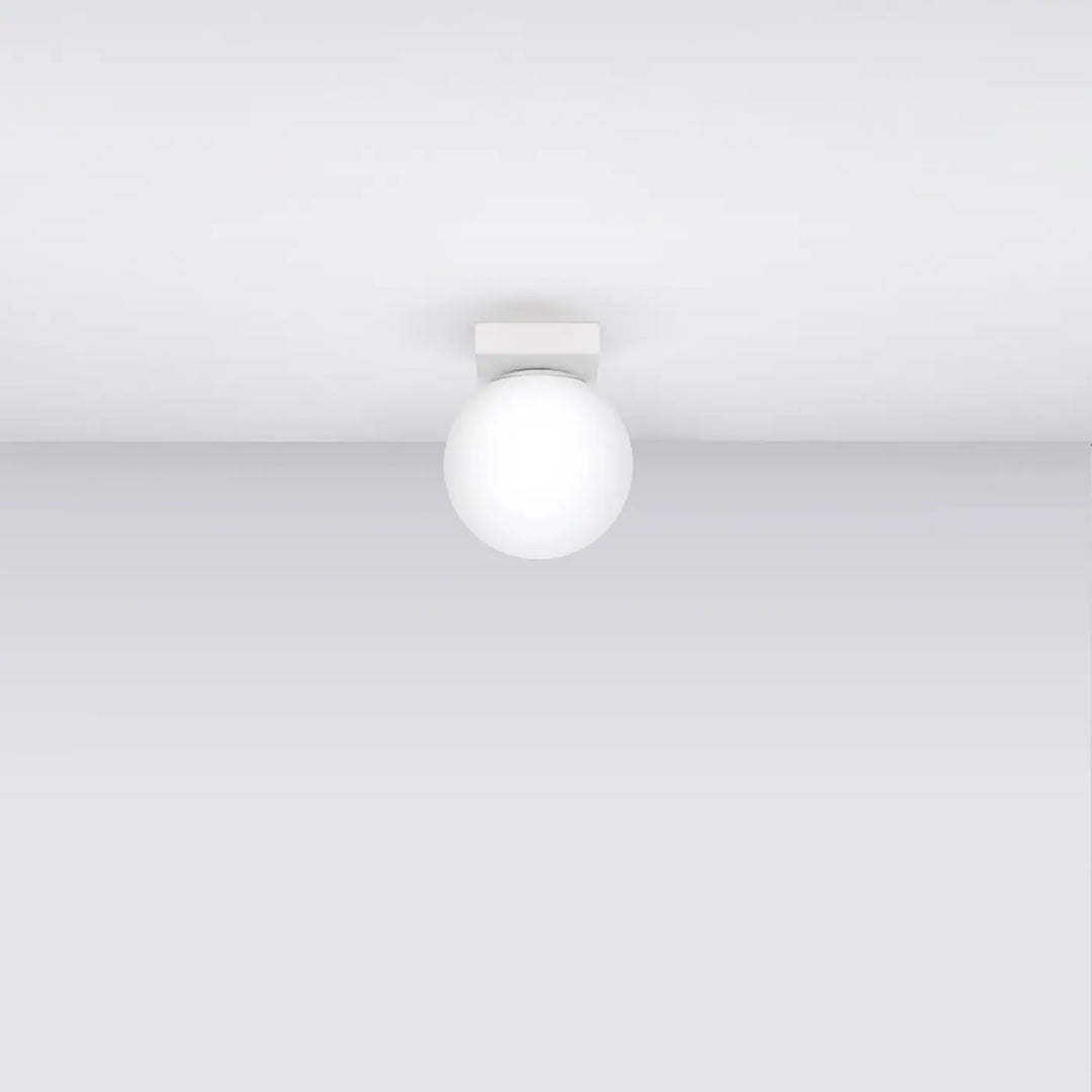 Luminaire Plafonnier blanc éteinte, vue rapprochée