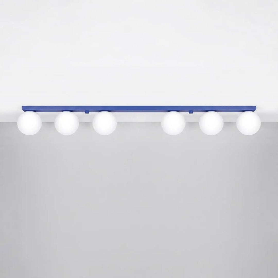 Luminaire Plafonnier outremer éteinte, vue rapprochée