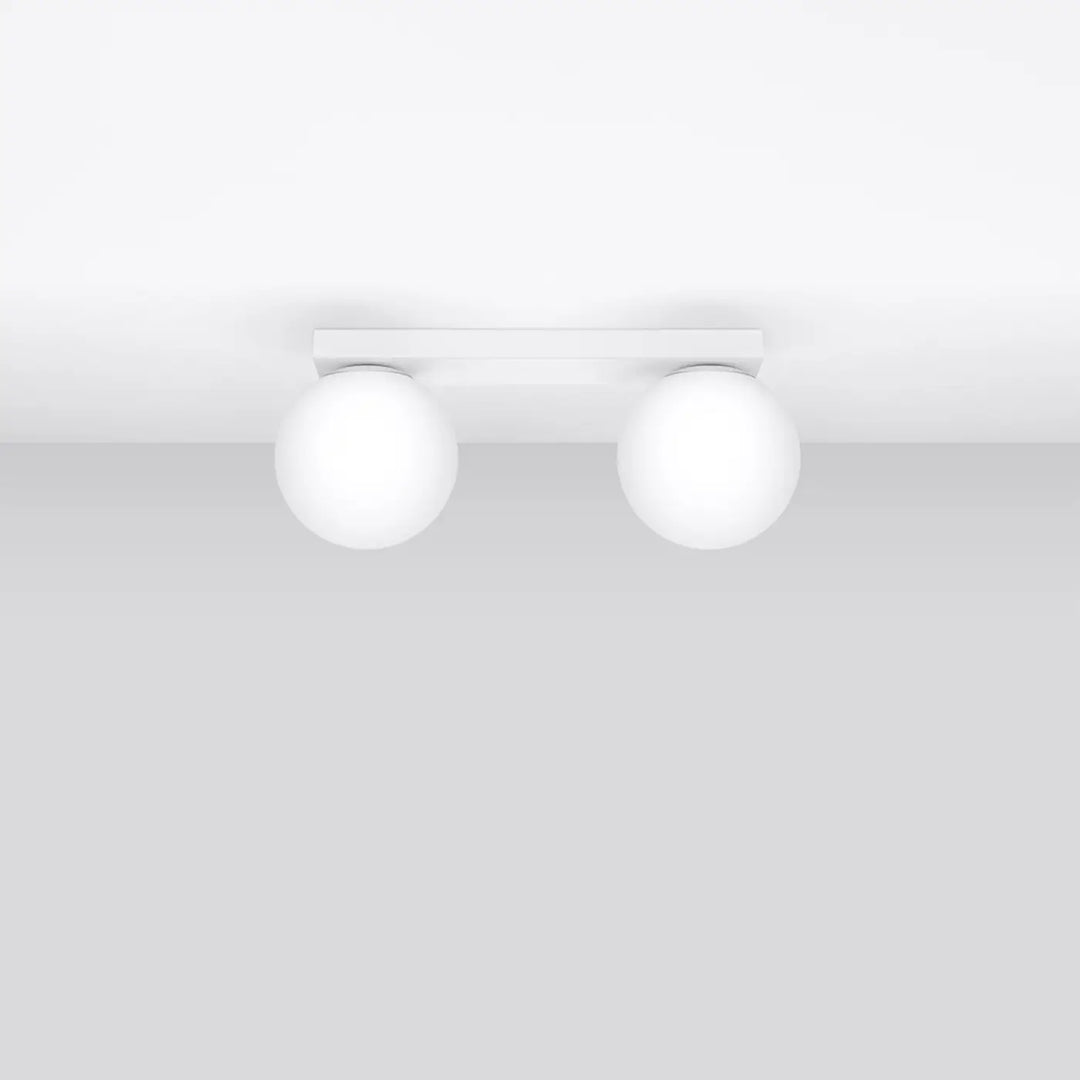 Luminaire Plafonnier blanc éteinte, vue rapprochée