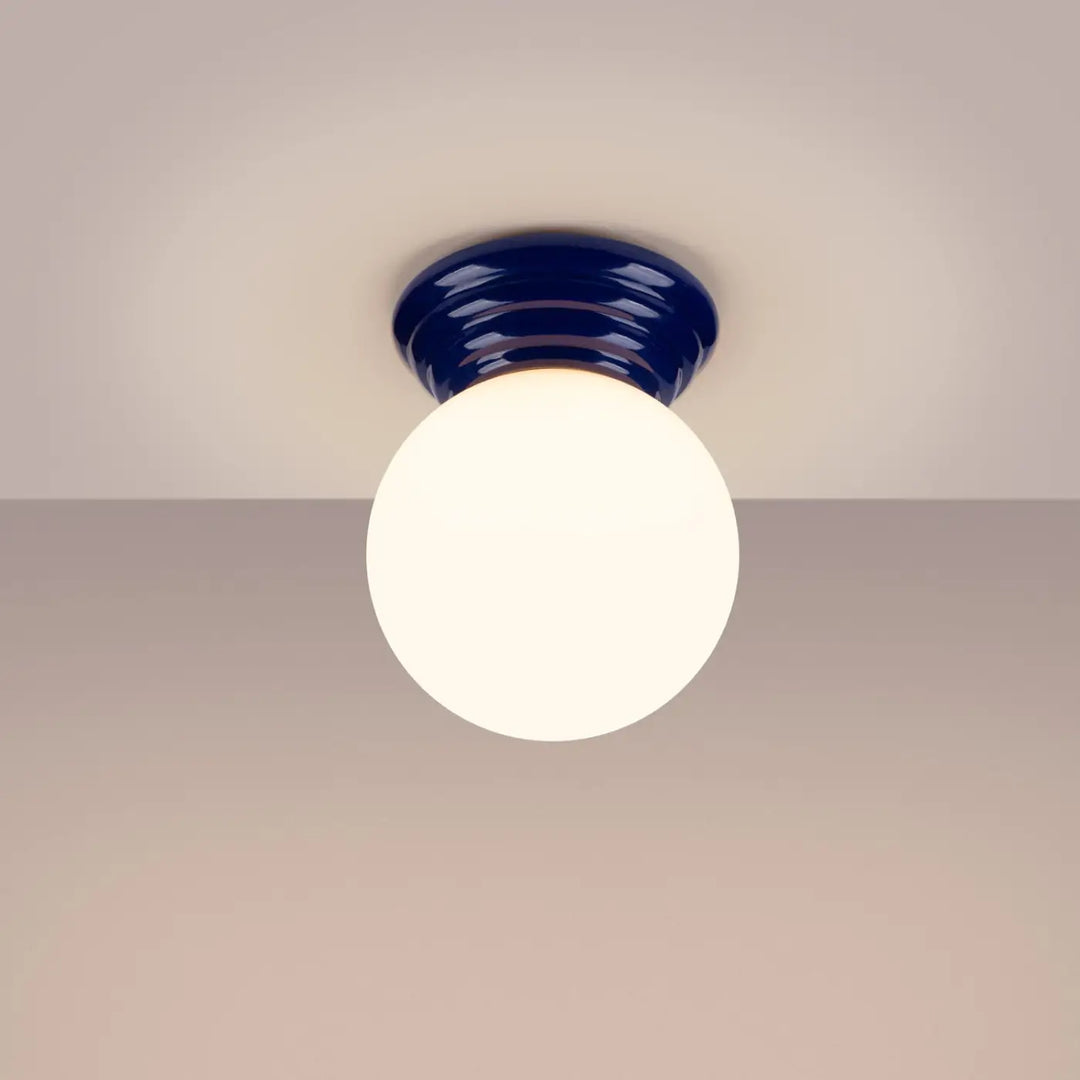Luminaire plafonnier outremer allumé