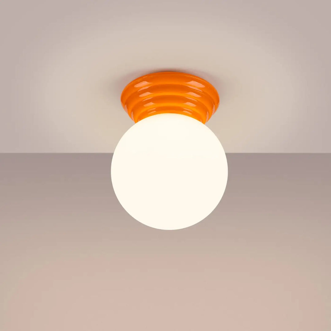 Luminaire plafonnier orange allumé