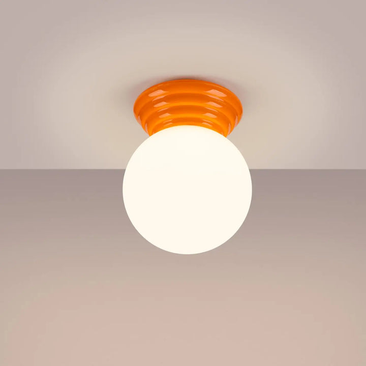 Luminaire plafonnier orange allumé